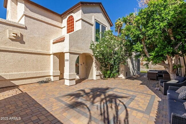 Building Photo - 518 E Kerry Ln