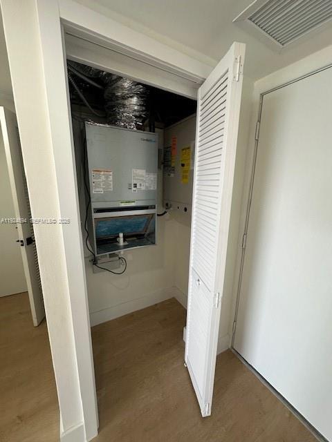 Building Photo - 2930 Point E Dr