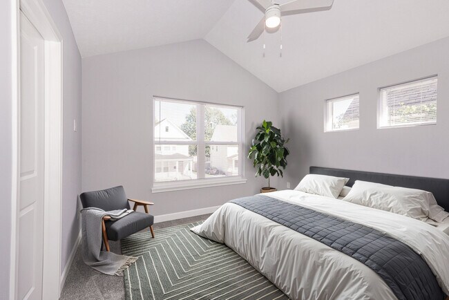 Building Photo - 2184 E 97th St