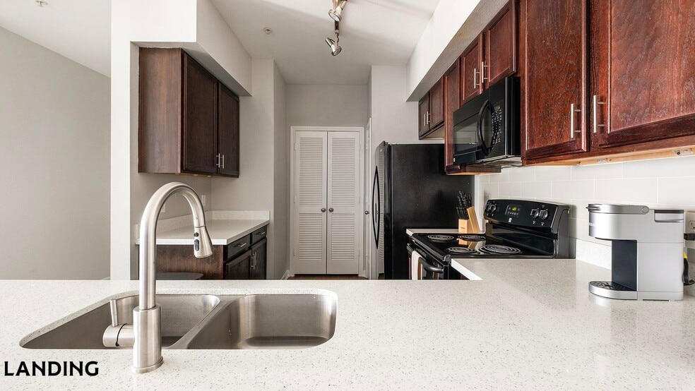 Building Photo - 14807 Woodland Hills Dr