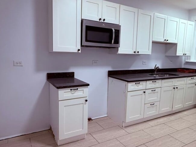 Building Photo - 6928 S Green St