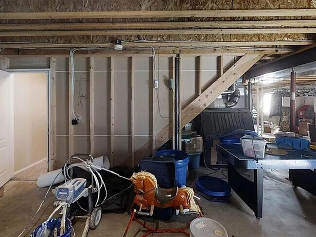 Building Photo - 8021 Lodi Ln