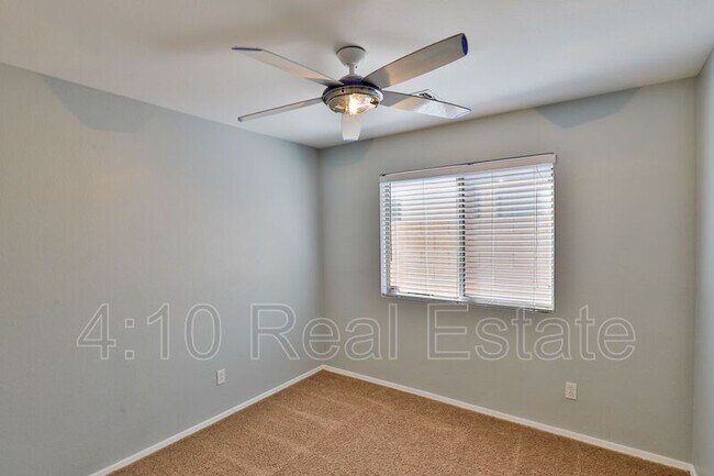 Building Photo - 30725 N Royal Oak Way