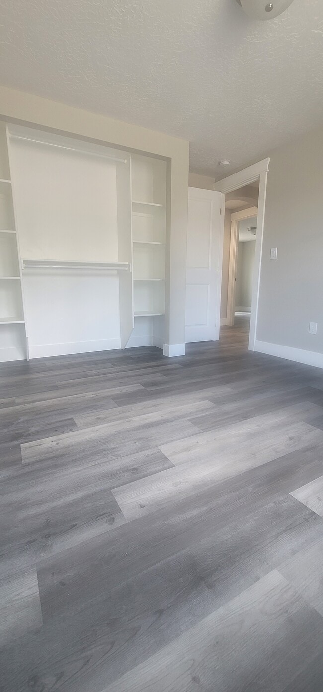 Building Photo - 490 Merino Dr