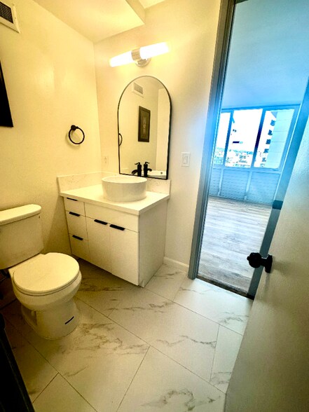 Building Photo - 780 Amana St