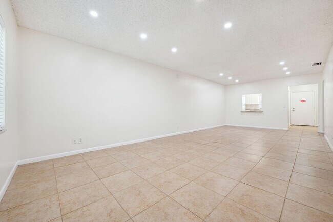 Building Photo - 308 Southwind Ct