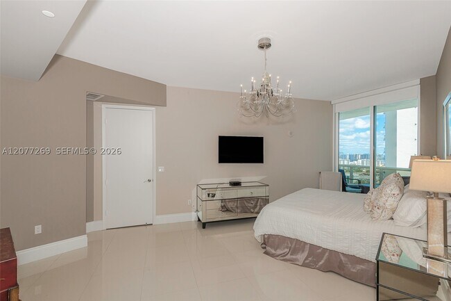 Building Photo - 16001 Collins Ave