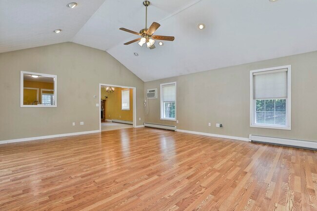 Building Photo - 76 Groton Rd