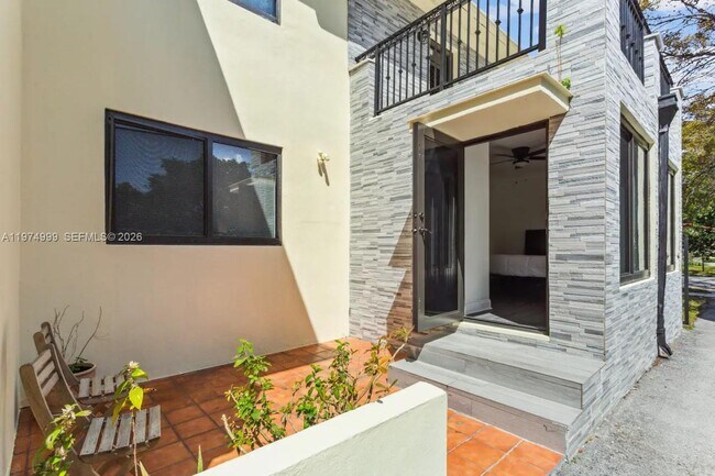 Building Photo - 320 SW 29th Rd