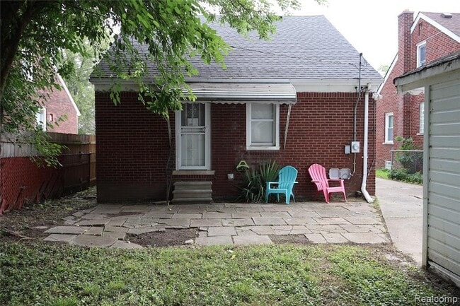 Building Photo - 5559 Bluehill St