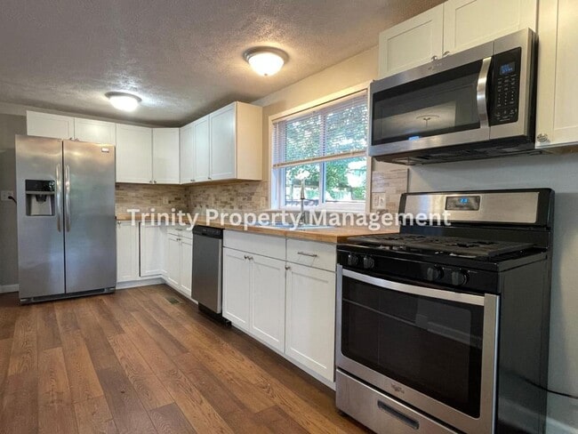 Building Photo - 309 Hedge St
