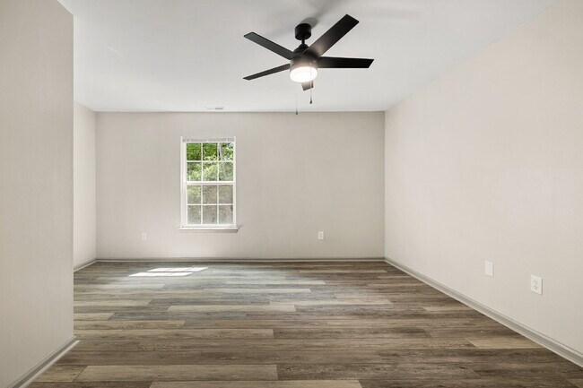 Building Photo - Fully Renovated 2 Bedroom 2 Bathroom Condo in Prime Rock Hill Location.