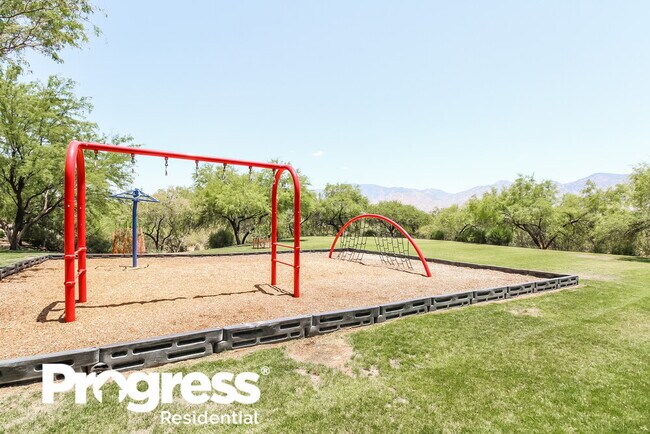 Building Photo - 13181 N Deergrass Dr