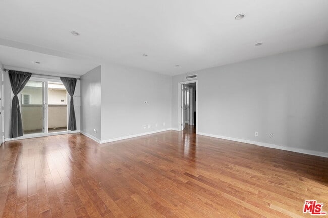 Building Photo - 811 S Bedford St
