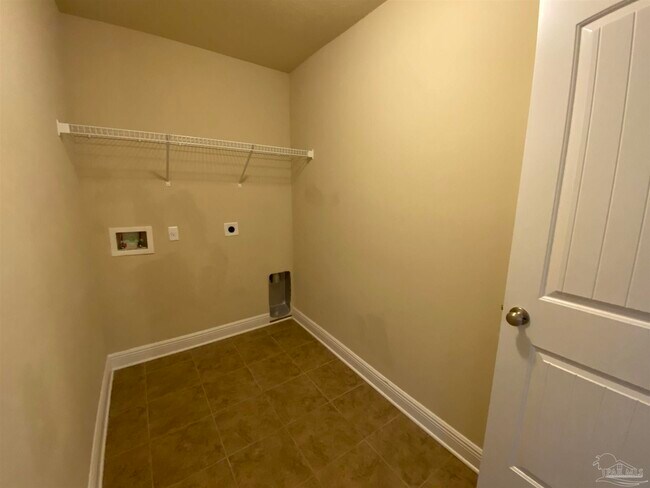 Building Photo - 2486 Redford Dr