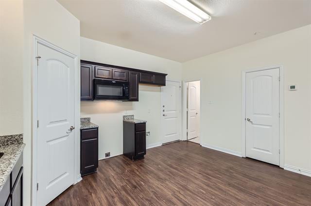 Building Photo - 1320 Lakecrest Ln