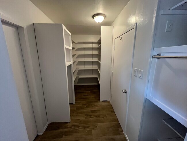 Building Photo - 506 Demya Dr
