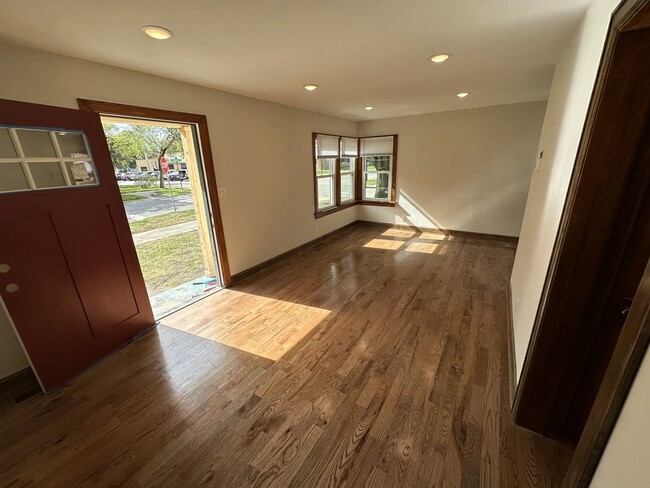 Building Photo - 502 E Homer St