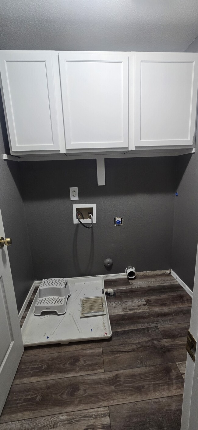 Building Photo - 3256 S Chaparral Rd