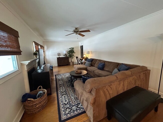 Building Photo - 4 Bed, 2 Bath House