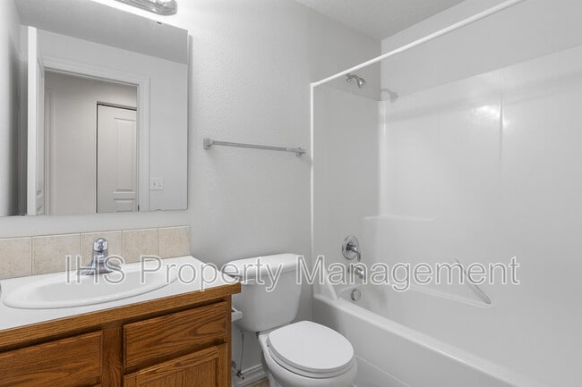 Building Photo - 5204 Desert Dove Loop