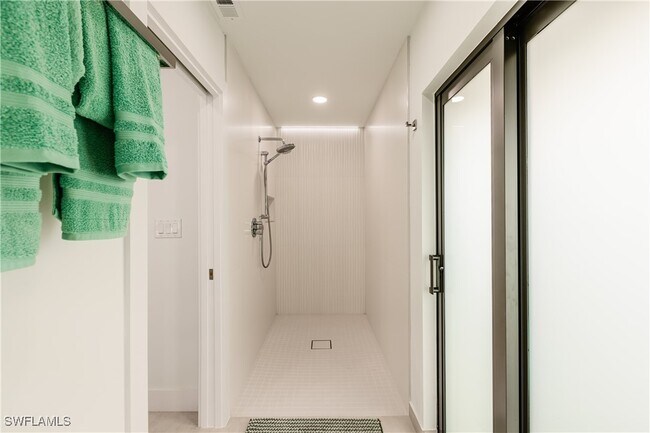 Building Photo - 3511 17th Ave SW