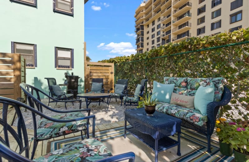 Building Photo - 715 S Ocean Dr