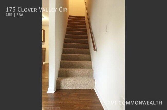 Building Photo - 4 Bed / 3 Bath Townhouse (Available 8/10/25)