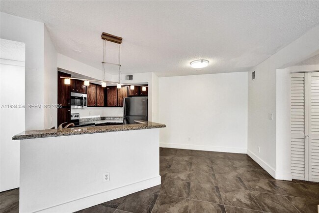 Building Photo - 457 Vista Isles Dr