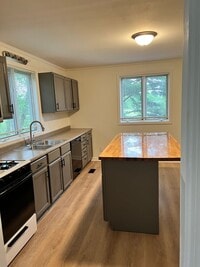 Building Photo - 17 Pheasant Dr