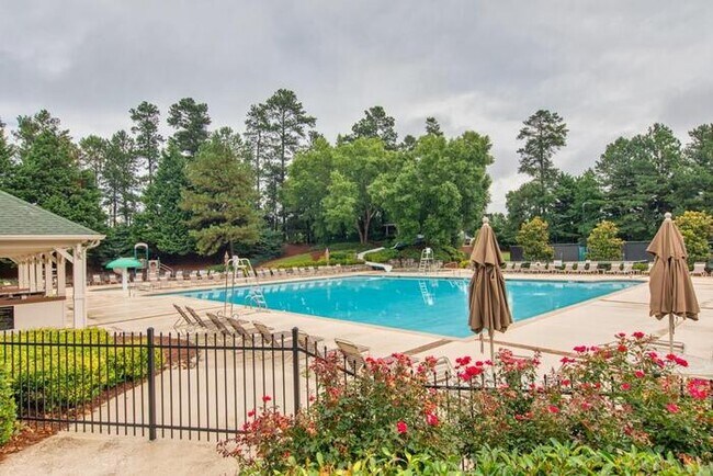 Building Photo - House 4 Beds 2 Baths