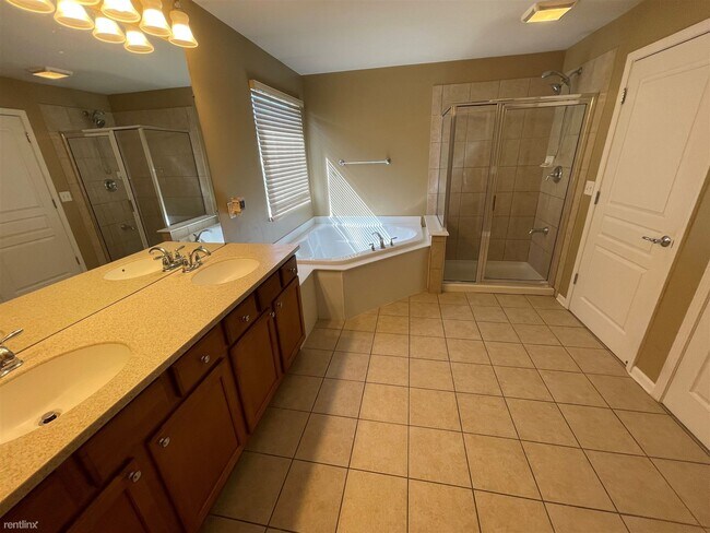 Building Photo - 4 br, 2.5 bath House - 45101 Bartlett Dr
