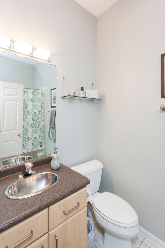 Building Photo - 2 bedroom in Chicago IL 60613