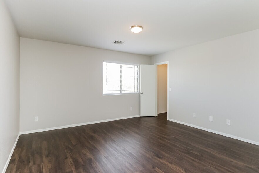 Building Photo - 1935 E Renegade Trail