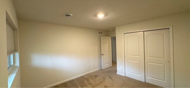 Building Photo - 1038 White Tail Ln