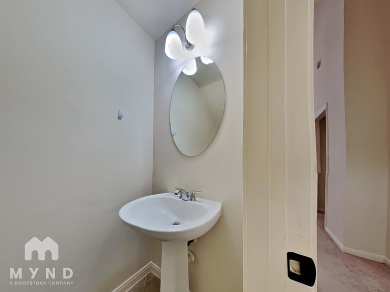 Building Photo - 28306 Peper Hollow Ln