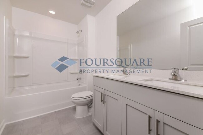 Building Photo - Spacious 3-Bed Home with Loft, Modern Kitc...