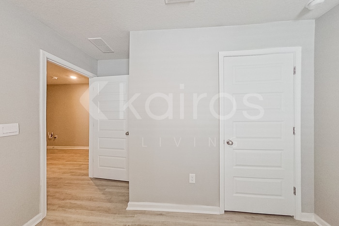 Building Photo - 289 Monarch Ln