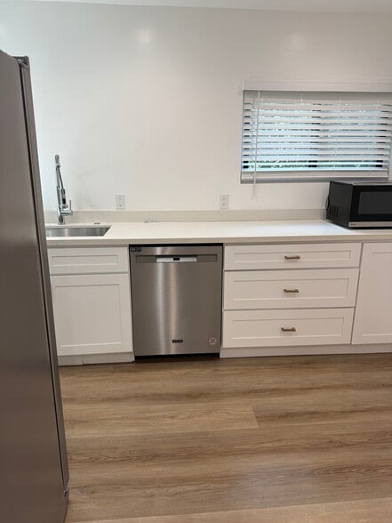 Kitchen 1 - 946 15th Pl