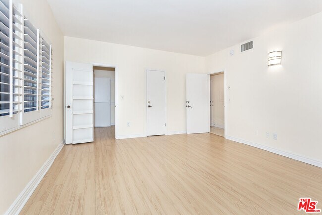 Building Photo - 1950 S Beverly Glen Blvd