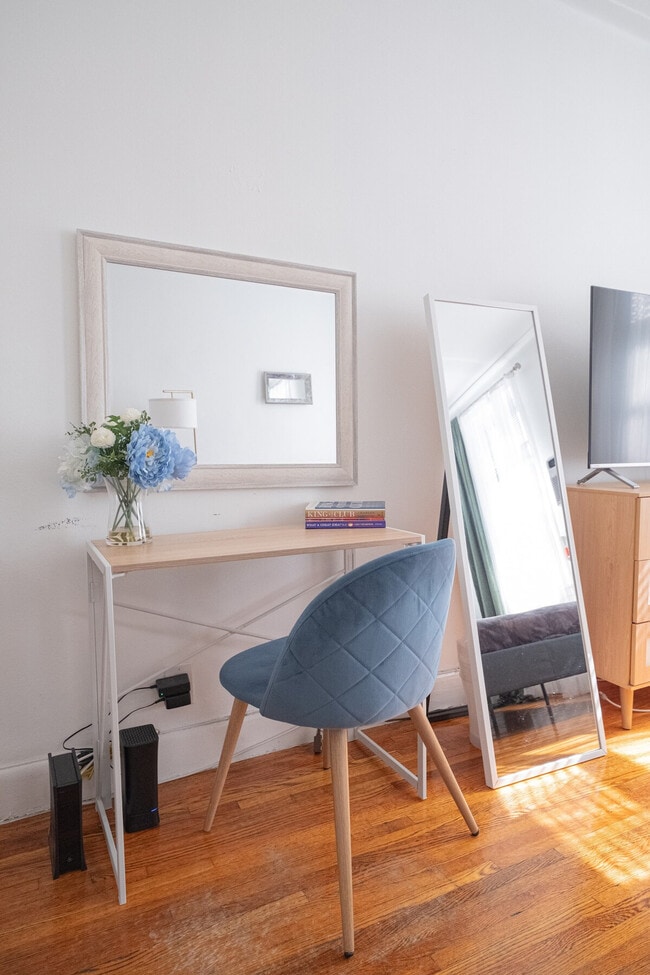 Building Photo - 328 E 74th St