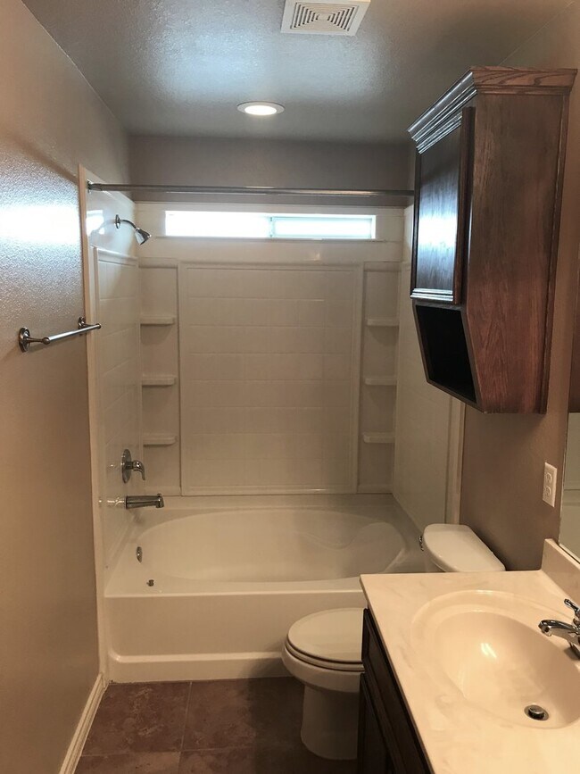 Building Photo - 4601 Skyflower Ln