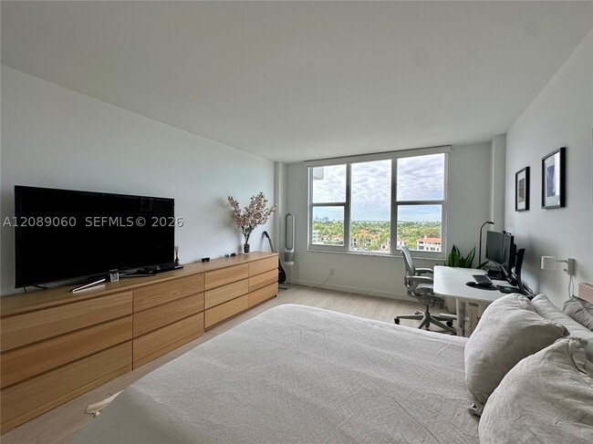 Building Photo - 5600 Collins Ave
