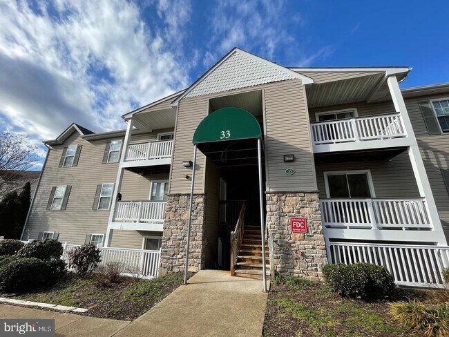 Building Photo - 33 Fern Oak Cir