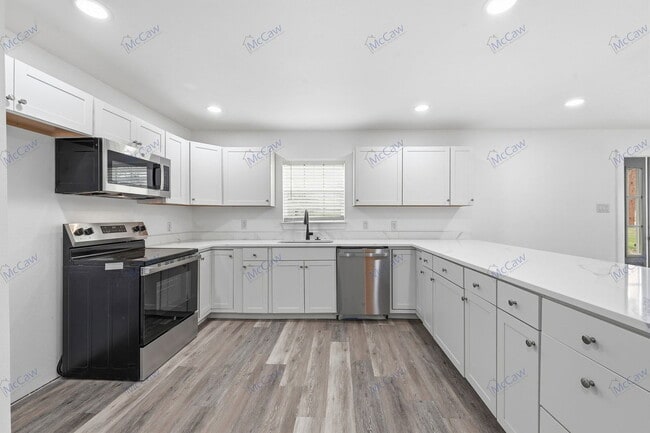 Building Photo - 5901 Farnsworth Ave