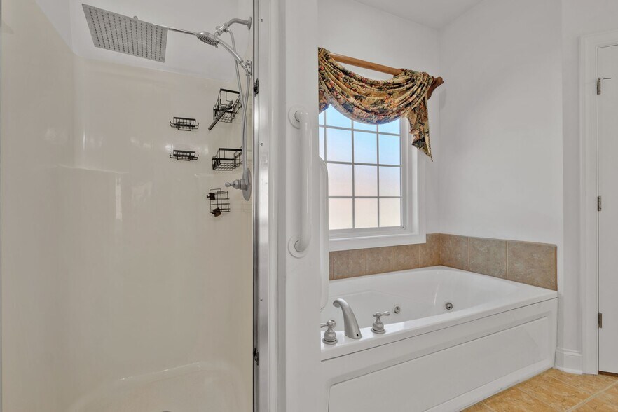 Building Photo - 614 Greene Dr