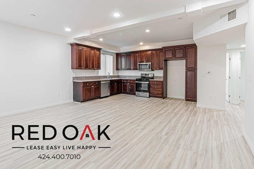 Building Photo - 6829 Simpson Ave