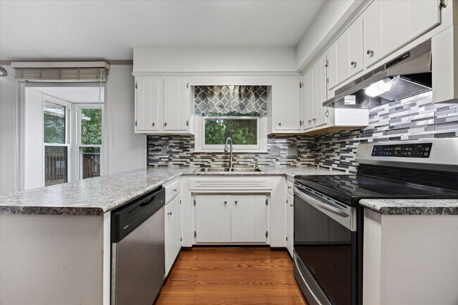 Building Photo - 717 Goodpasture Terrace