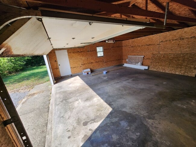 Building Photo - “Shawnee Home” Fully Remodeled - 2Bed/1Bat...