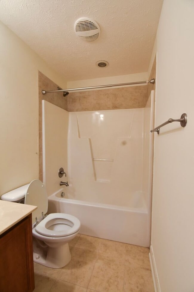 Building Photo - Coming Soon!! 4 Bedroom 2.5 Bath Nicely Renovated with Updated Fixtures! - No Pets
